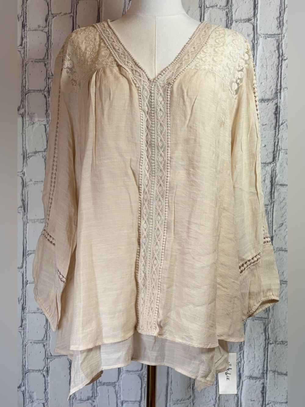 Macy’s Style&Co Size:XL Women Boho Lace-Trim V-Neck Tunic Top in Cream